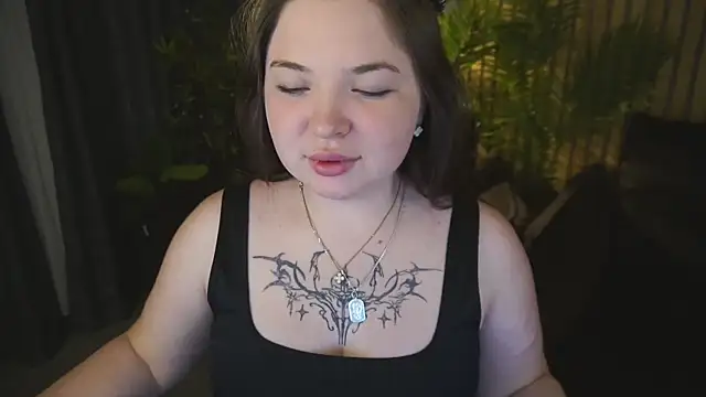 RosieMoons online show from November 24, 2025, 8:19 pm