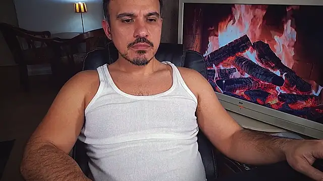 Snapshot of officeman7 chatting on February 5, 2025, 4:25 pm officeman7 online show from February 5, 2025, 4:25 pm