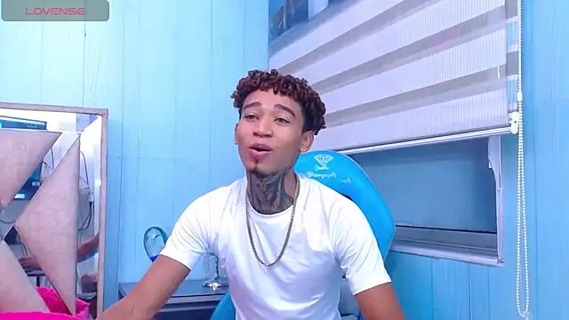 sexy blacks  online show from March 12, 2025, 11:31 am