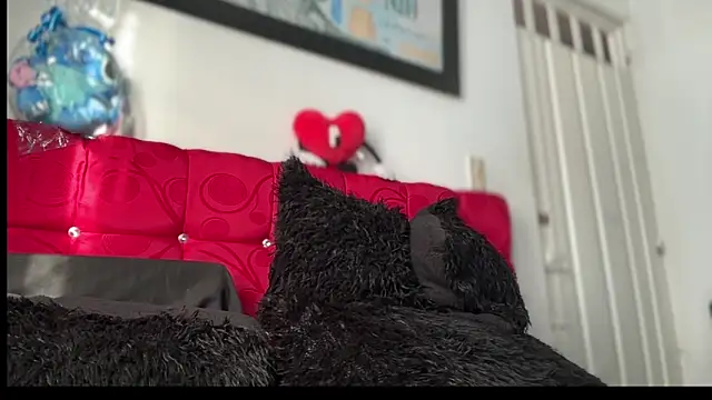 sexy blacks  online show from January 7, 2026, 12:29 pm