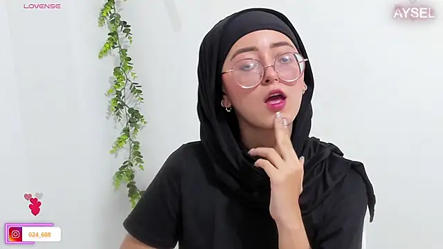 aysel elid online show from December 9, 2024, 9:05 pm