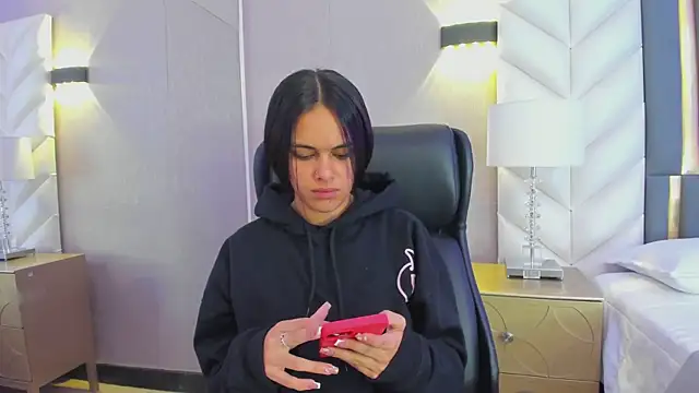 ChloeHarper  online show from January 19, 2026, 11:36 am