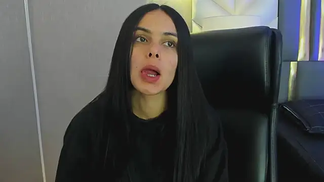 ChloeHarper  online show from April 3, 2026, 11:41 am