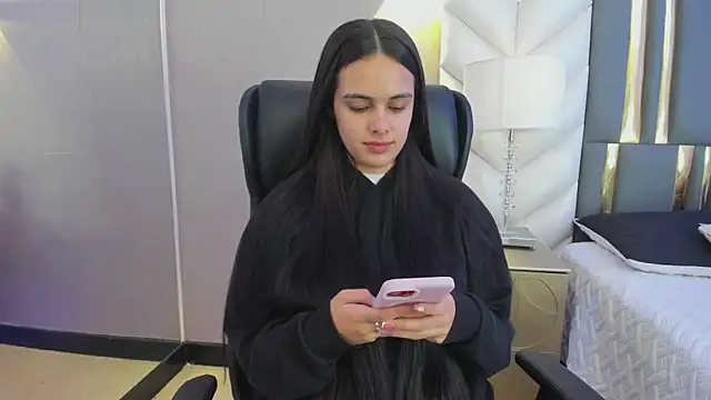 ChloeHarper  online show from June 4, 2026, 11:49 am