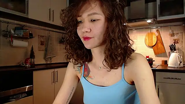 Kelly Yon online show from December 25, 2024, 9:33 pm