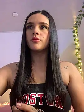 violet-333 online show from February 8, 2025, 6:12 pm