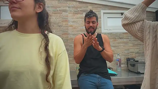 Snapshot of barfantasy chatting on October 4, 2025, 9:18 am barfantasy online show from October 4, 2025, 9:18 am