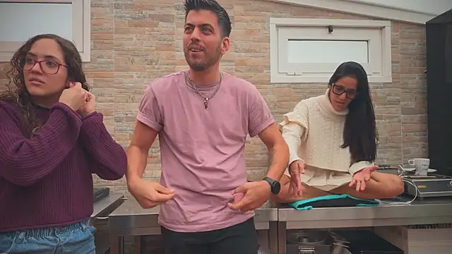 Snapshot of barfantasy chatting on October 21, 2025, 8:37 am barfantasy online show from October 21, 2025, 8:37 am