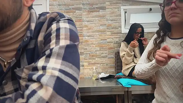 Snapshot of barfantasy chatting on November 18, 2025, 10:31 am barfantasy online show from November 18, 2025, 10:31 am