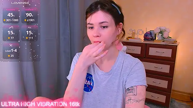 cutie mili online show from October 6, 2025, 7:39 am