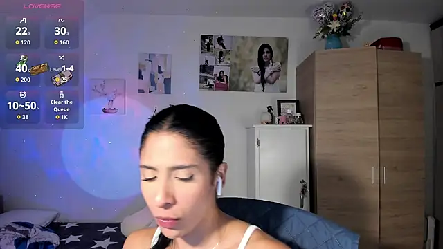 Snapshot of VeronikaOlsen chatting on October 26, 2025, 6:03 pm VeronikaOlsen online show from October 26, 2025, 6:03 pm