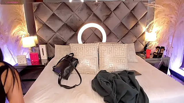 sofhiaa adaams online show from October 26, 2025, 3:07 pm