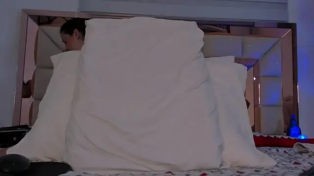 Snapshot of violetta-brown1 chatting on January 29, 2025, 4:36 am violetta-brown1 online show from January 29, 2025, 4:36 am