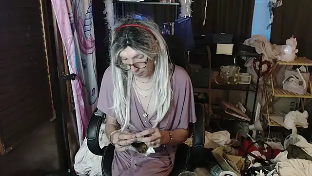 Ombeline1 online show from September 16, 2025, 4:57 am