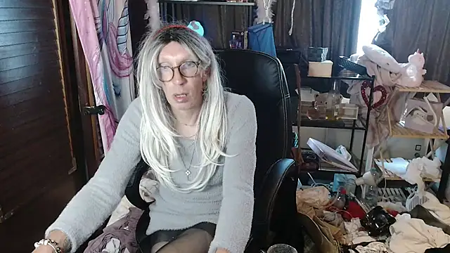 Ombeline1 online show from September 16, 2025, 5:03 pm