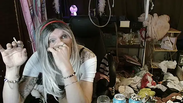 Ombeline1 online show from October 13, 2025, 5:35 pm