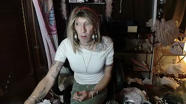 Ombeline1 online show from October 24, 2025, 7:32 pm