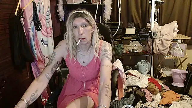 Ombeline1 online show from November 12, 2025, 6:36 am