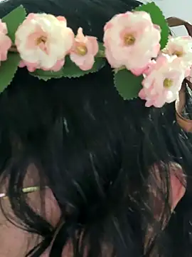 Lia Hurley online show from February 5, 2025, 6:15 pm