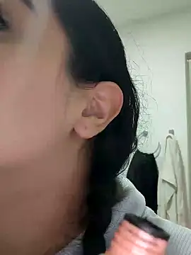 Lia Hurley online show from February 11, 2025, 2:35 pm