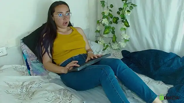 Hot Candy  online show from April 5, 2026, 1:03 am