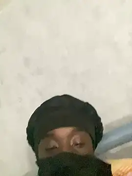 Snapshot of elninoblacko chatting on February 25, 2025, 12:14 am elninoblacko online show from February 25, 2025, 12:14 am