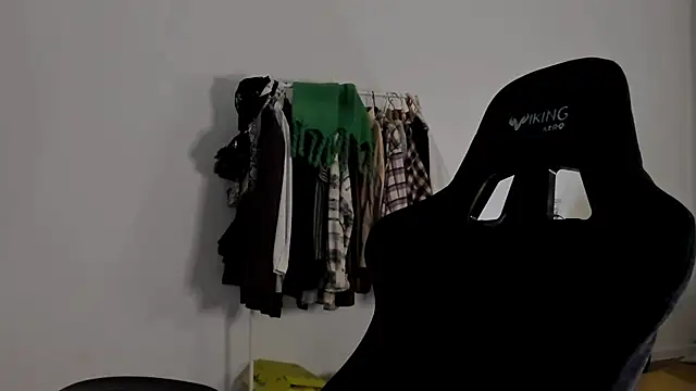 Snapshot of emmamurrr chatting on December 22, 2024, 7:52 pm emmamurrr online show from December 22, 2024, 7:52 pm