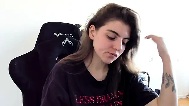 Snapshot of emmamurrr chatting on September 11, 2025, 10:04 am emmamurrr online show from September 11, 2025, 10:04 am