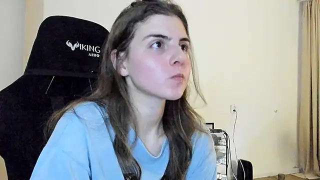 Snapshot of emmamurrr chatting on October 30, 2025, 5:57 pm emmamurrr online show from October 30, 2025, 5:57 pm