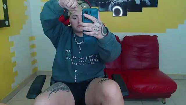 isabeautyx19 online show from December 20, 2024, 8:45 pm