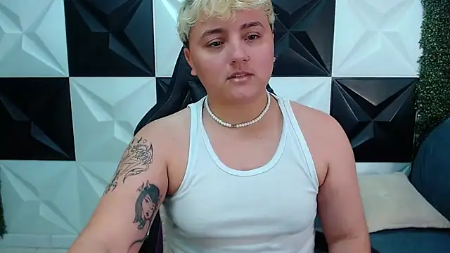 isabeautyx19 online show from December 28, 2024, 5:57 pm