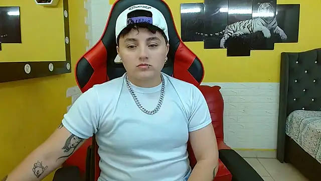 isabeautyx19 online show from November 15, 2025, 3:04 am