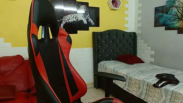 isabeautyx19 online show from December 2, 2025, 2:39 am