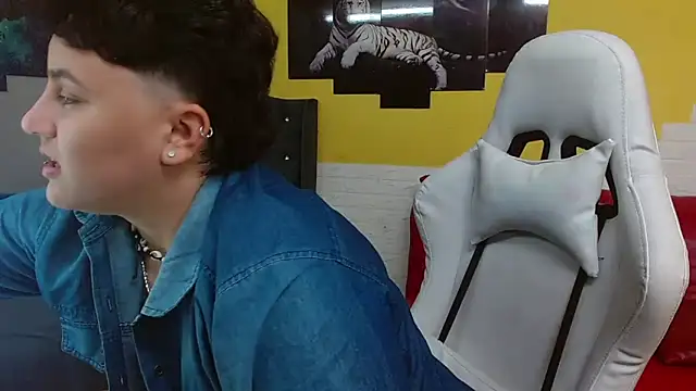 isabeautyx19 online show from April 11, 2026, 2:16 am