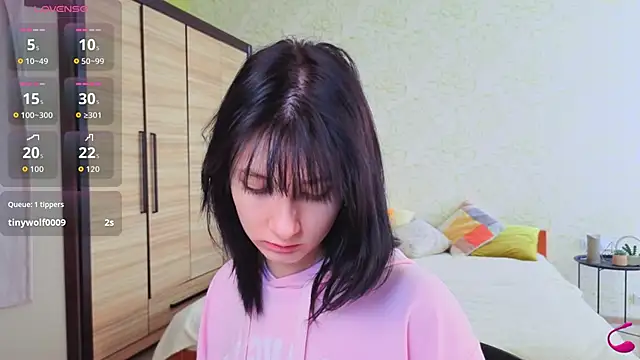 JulisSweet online show from November 14, 2025, 8:13 am