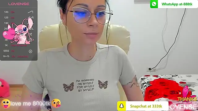 Snapshot of kissnicol32 chatting on February 20, 2025, 4:03 pm kissnicol32 online show from February 20, 2025, 4:03 pm