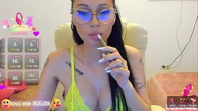 Snapshot of kissnicol32 chatting on November 22, 2025, 4:39 pm kissnicol32 online show from November 22, 2025, 4:39 pm