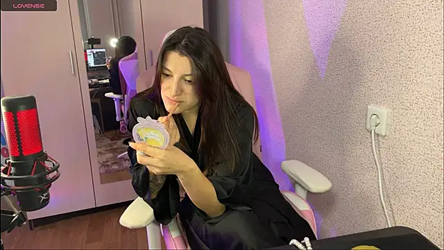 Katrin  kiss online show from February 14, 2025, 7:44 pm