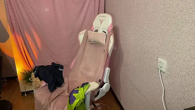 Katrin  kiss online show from December 5, 2025, 6:26 pm