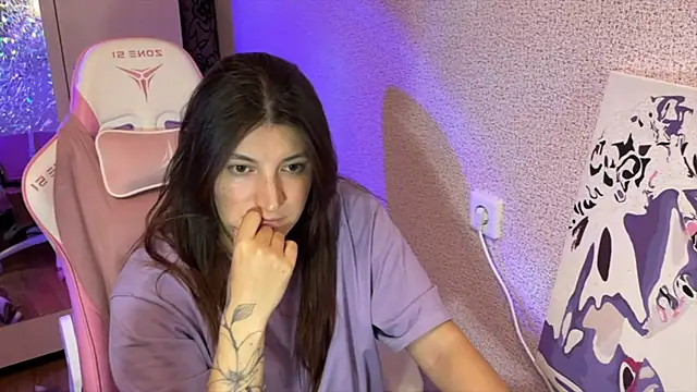 Katrin  kiss online show from April 8, 2026, 9:04 pm