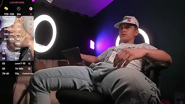 Brat  online show from January 30, 2025, 7:37 pm