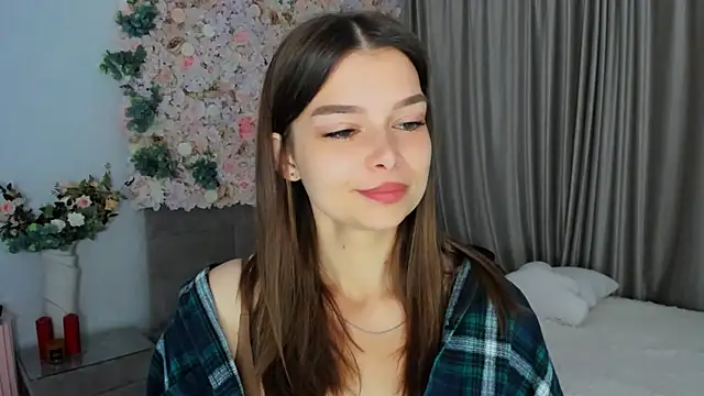 ContinentOfTranquility online show from September 18, 2025, 1:18 am