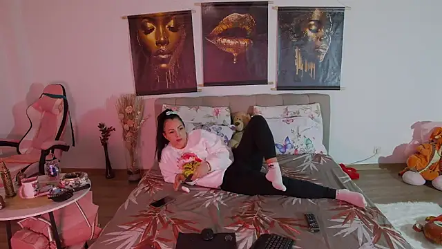 ReiyaRey online show from March 3, 2026, 8:48 pm