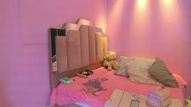 LoveQueen2 online show from February 5, 2026, 12:10 pm