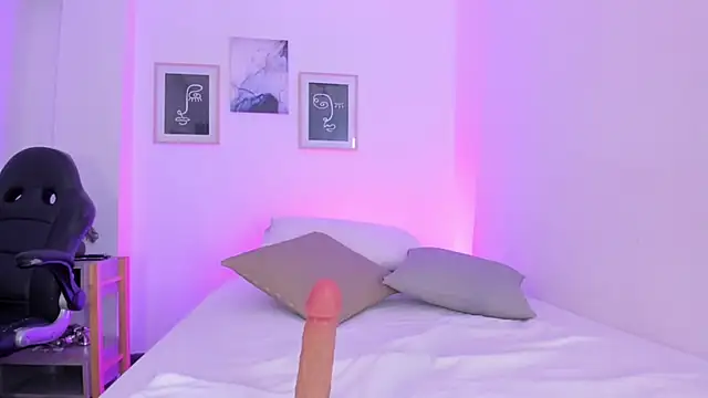 emelie 89 online show from March 4, 2025, 12:22 pm