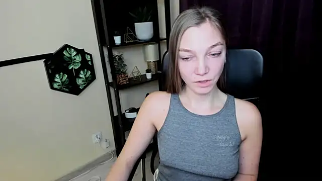 EmillyPlay online show from February 12, 2025, 5:16 pm