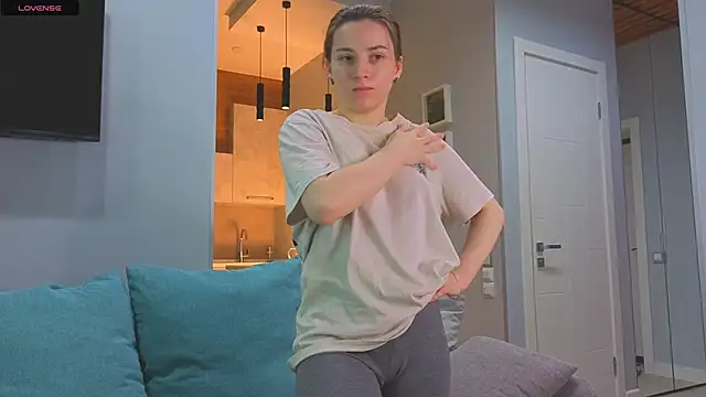 DonnaBurkee online show from October 28, 2025, 4:05 am