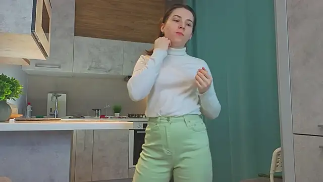 DonnaBurkee online show from April 6, 2026, 4:21 am