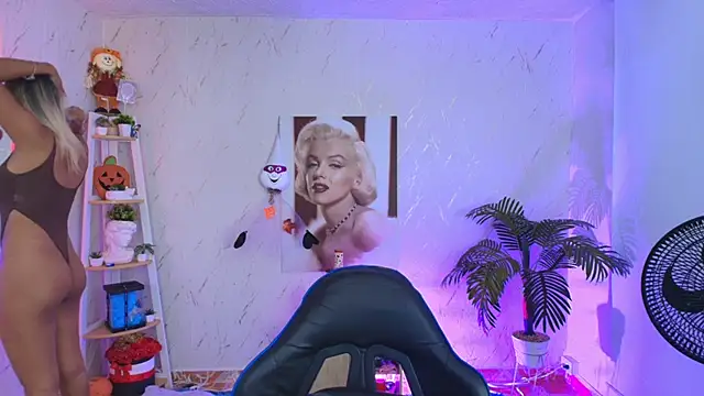 SALOOMEE   online show from November 17, 2025, 9:26 am