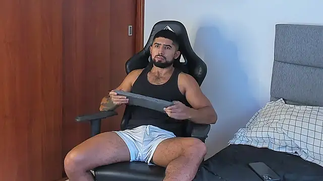 Snapshot of ethaanjones chatting on October 12, 2025, 7:46 pm ethaanjones online show from October 12, 2025, 7:46 pm